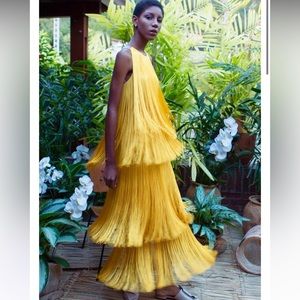 No pise la grama yellow dress